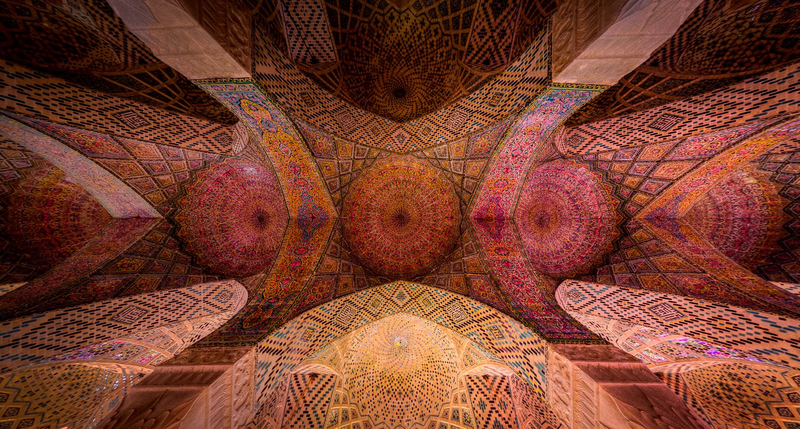 Illustration for article titled Extreme wide angle photos turn mosques into beautiful kaleidoscopes